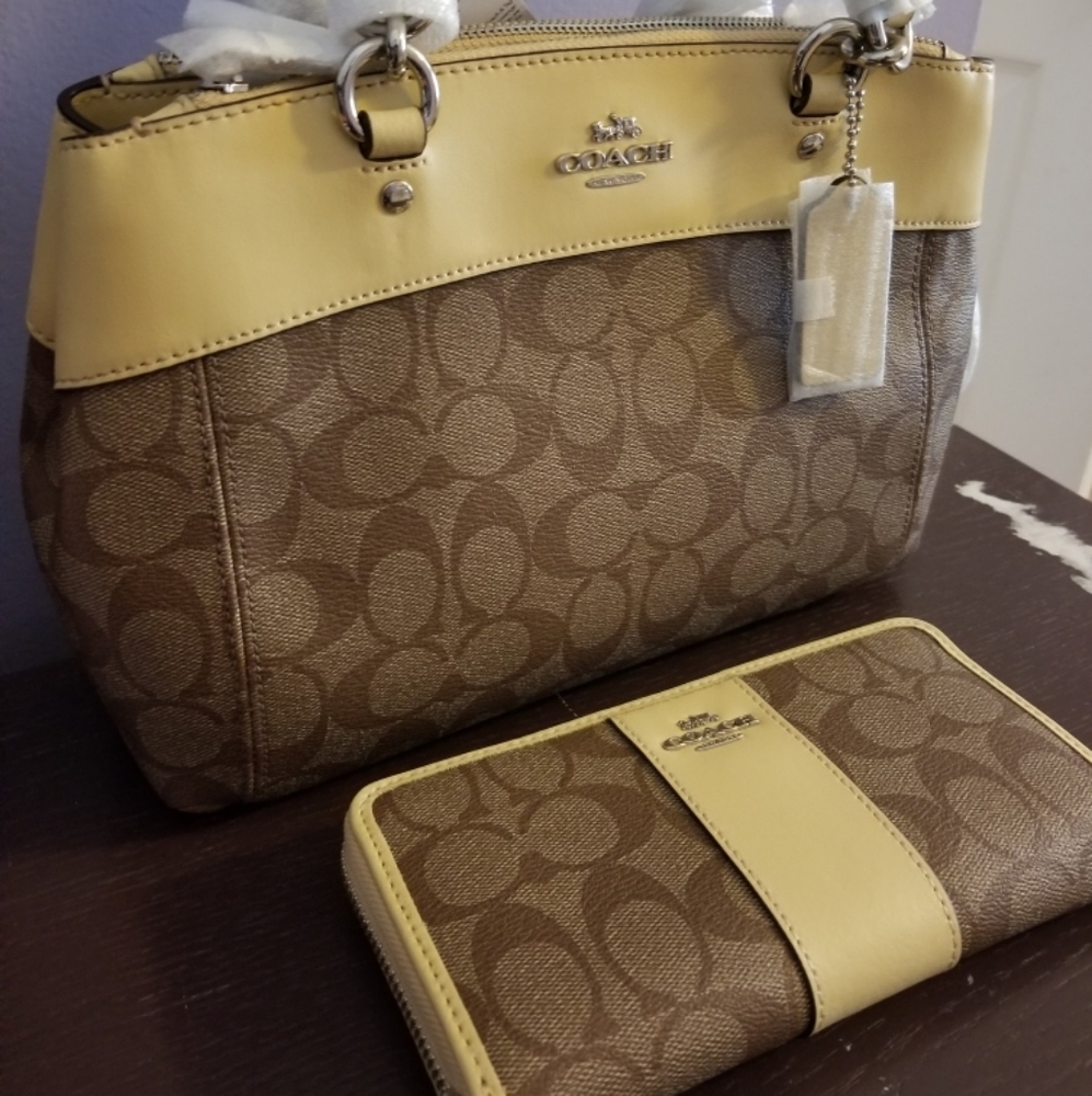 New! Coach Sig Mini Brooke Carryall.